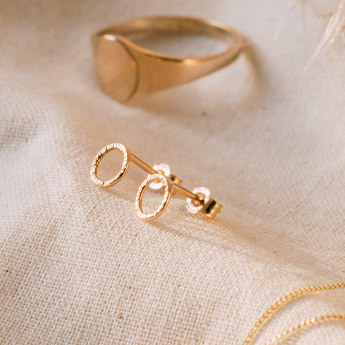 SPARKLE TEXTURE CIRCLE STUDS