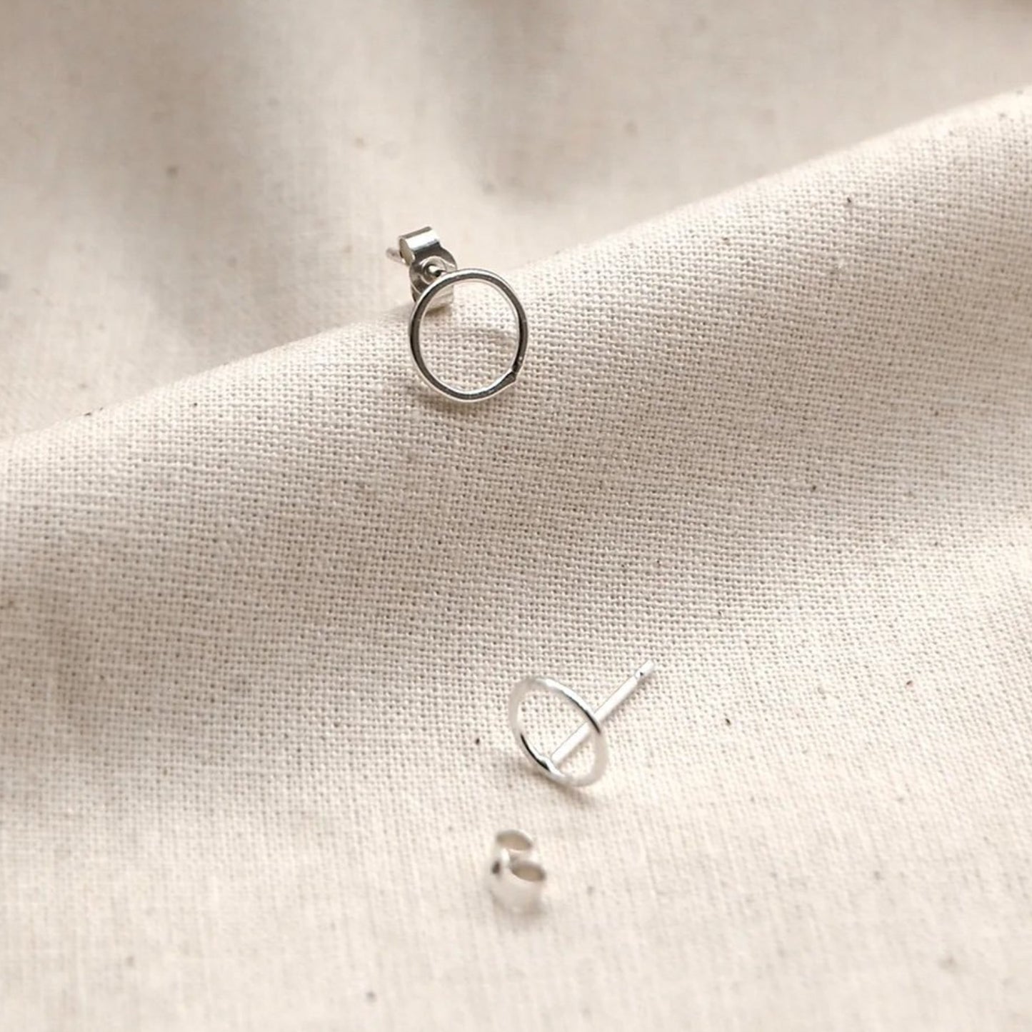 PLAIN CIRCLE STUDS